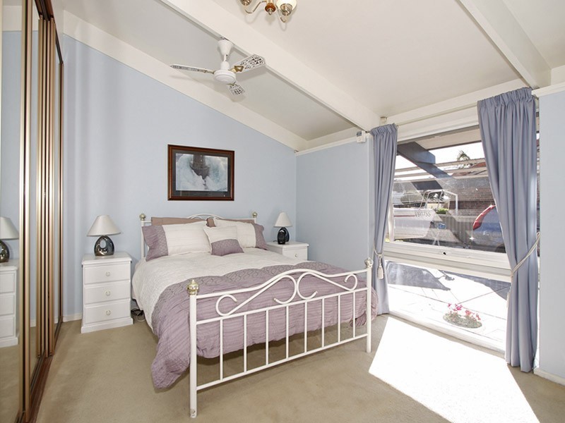 4 Illawarra Court, West Lakes Shore SA 5020